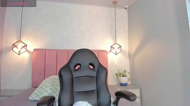 Snapshot of SUNNYCYRUS chatting on October 17, 2025, 12:30 pm SUNNYCYRUS online show from October 17, 2025, 12:30 pm