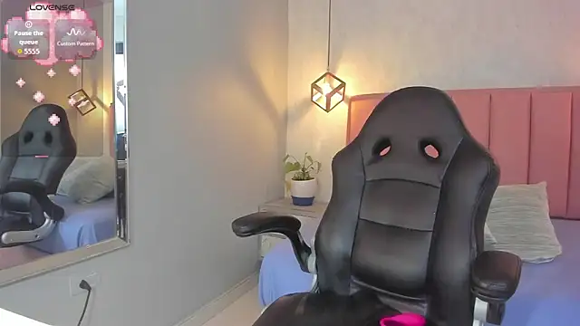 Snapshot of SUNNYCYRUS chatting on October 18, 2025, 12:28 pm SUNNYCYRUS online show from October 18, 2025, 12:28 pm