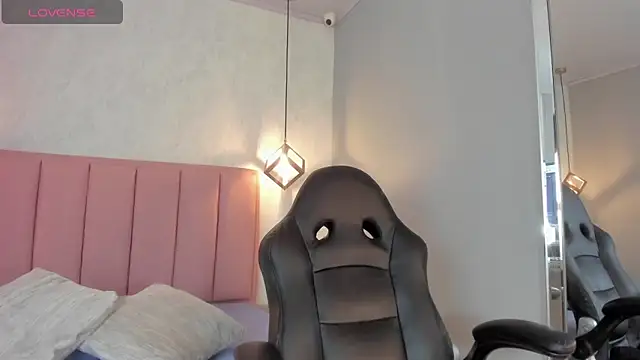 Snapshot of SUNNYCYRUS chatting on October 21, 2025, 12:50 pm SUNNYCYRUS online show from October 21, 2025, 12:50 pm