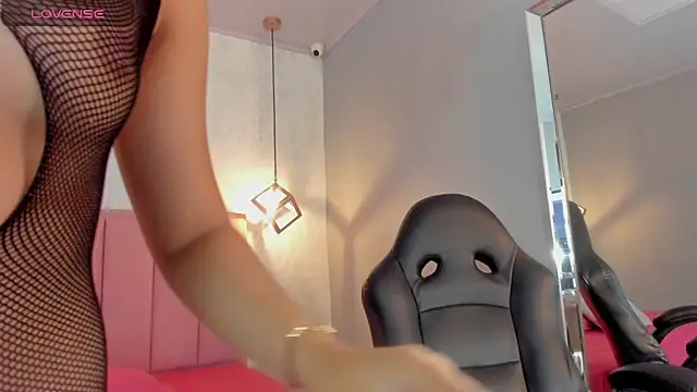 Snapshot of SUNNYCYRUS chatting on October 22, 2025, 12:38 pm SUNNYCYRUS online show from October 22, 2025, 12:38 pm