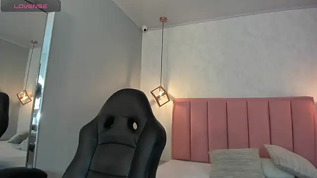 Snapshot of SUNNYCYRUS chatting on October 23, 2025, 12:26 pm SUNNYCYRUS online show from October 23, 2025, 12:26 pm