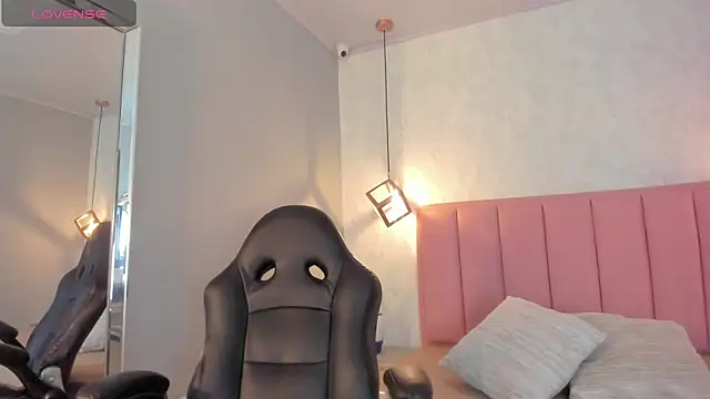 Snapshot of SUNNYCYRUS chatting on October 24, 2025, 12:34 pm SUNNYCYRUS online show from October 24, 2025, 12:34 pm