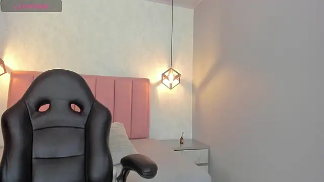 Snapshot of SUNNYCYRUS chatting on October 31, 2025, 12:39 pm SUNNYCYRUS online show from October 31, 2025, 12:39 pm