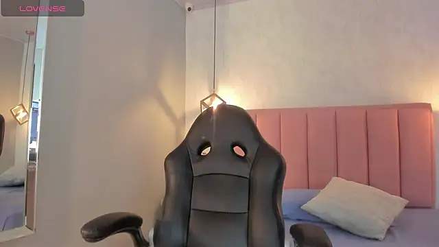 Snapshot of SUNNYCYRUS chatting on November 1, 2025, 12:40 pm SUNNYCYRUS online show from November 1, 2025, 12:40 pm