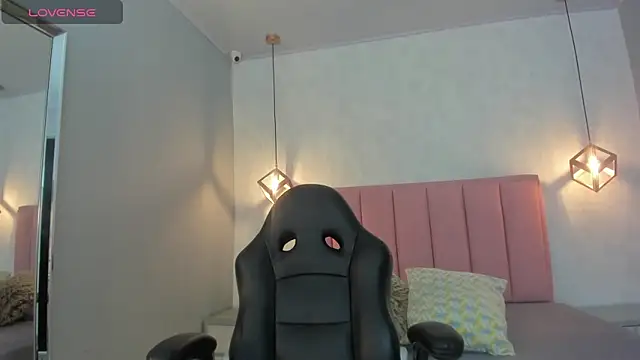 Snapshot of SUNNYCYRUS chatting on November 10, 2025, 12:37 pm SUNNYCYRUS online show from November 10, 2025, 12:37 pm