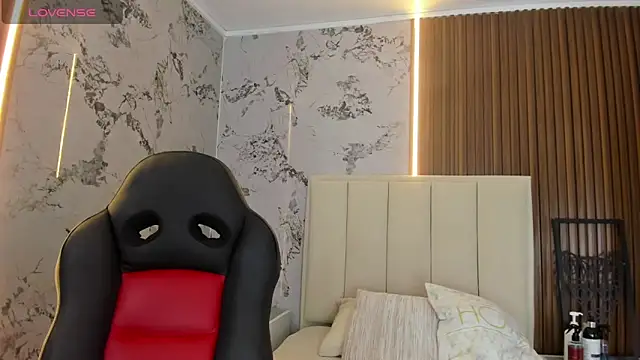 Snapshot of SUNNYCYRUS chatting on November 12, 2025, 12:38 pm SUNNYCYRUS online show from November 12, 2025, 12:38 pm