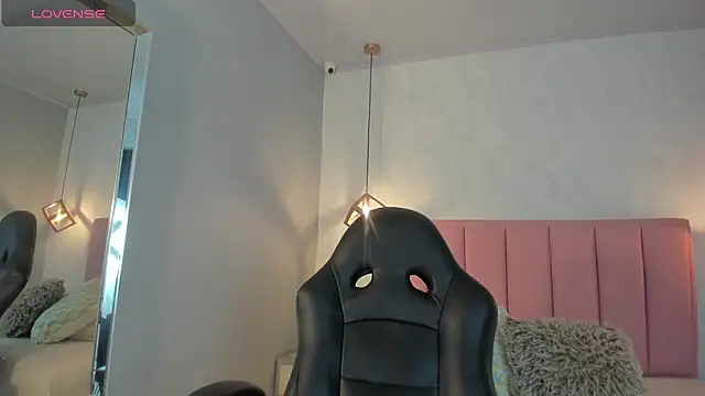 Snapshot of SUNNYCYRUS chatting on November 13, 2025, 12:26 pm SUNNYCYRUS online show from November 13, 2025, 12:26 pm