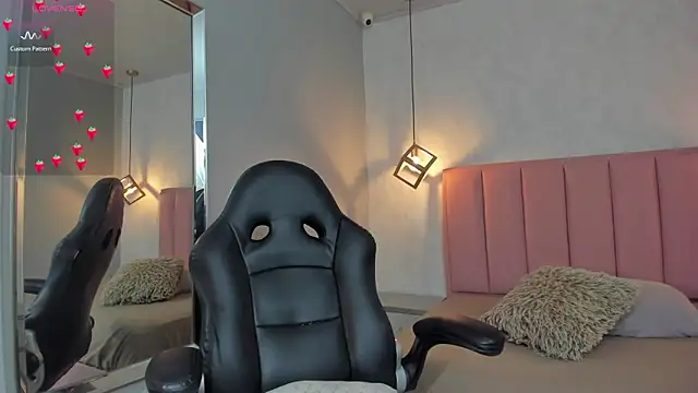 SUNNYCYRUS online show from February 16, 2026, 12:56 pm