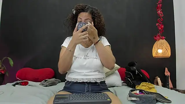 Luna smit08 online show from June 16, 2026, 8:55 pm