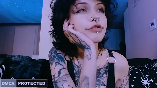 NaughtyLittleFox online show from May 1, 2026, 5:23 am