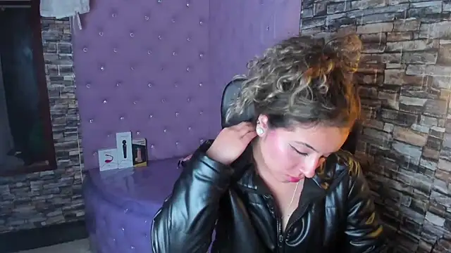 Snapshot of celeste_blue69 chatting on February 14, 2025, 6:34 am celeste blue69 online show from February 14, 2025, 6:34 am