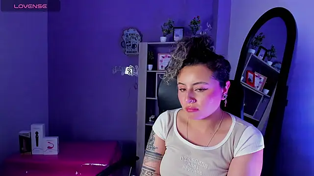 Snapshot of celeste_blue69 chatting on March 18, 2025, 9:09 am celeste blue69 online show from March 18, 2025, 9:09 am