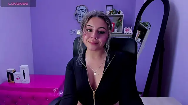 Snapshot of celeste_blue69 chatting on March 21, 2025, 2:28 am celeste blue69 online show from March 21, 2025, 2:28 am