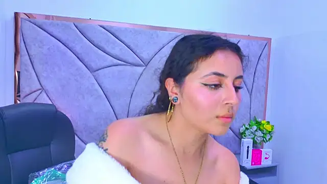 Snapshot of celeste_blue69 chatting on December 14, 2025, 4:40 am celeste blue69 online show from December 14, 2025, 4:40 am