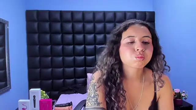 Snapshot of celeste_blue69 chatting on February 10, 2026, 4:05 am celeste blue69 online show from February 10, 2026, 4:05 am