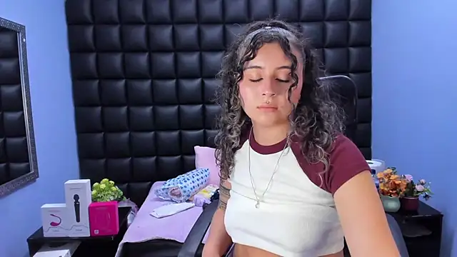 Snapshot of celeste_blue69 chatting on February 11, 2026, 4:06 am celeste blue69 online show from February 11, 2026, 4:06 am