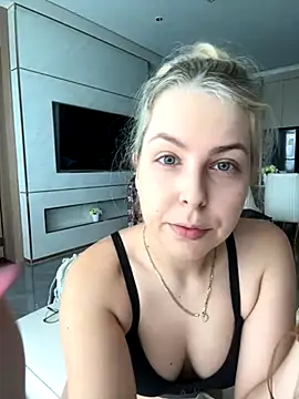 Livewithlucy online show from October 12, 2025, 3:38 am