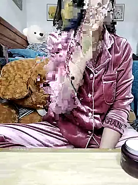 cream1299 online show from February 17, 2026, 1:07 pm