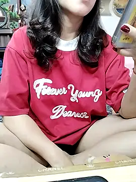 Snapshot of cream1299 chatting on May 9, 2026, 1:33 am cream1299 online show from May 9, 2026, 1:33 am
