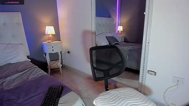 Melinahills online show from December 9, 2024, 1:24 pm