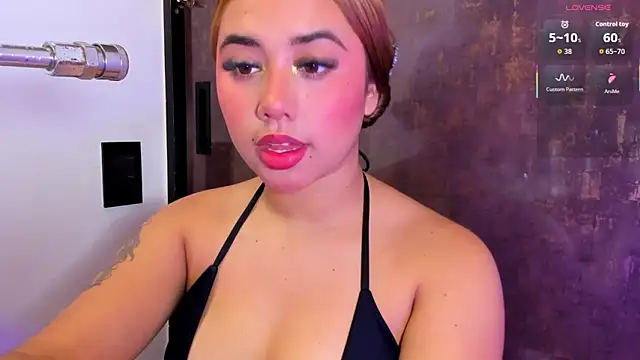 issie cute online show from April 22, 2026, 7:59 pm