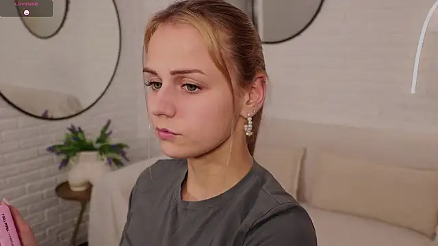 Wendy D0ll online show from September 22, 2025, 9:06 pm