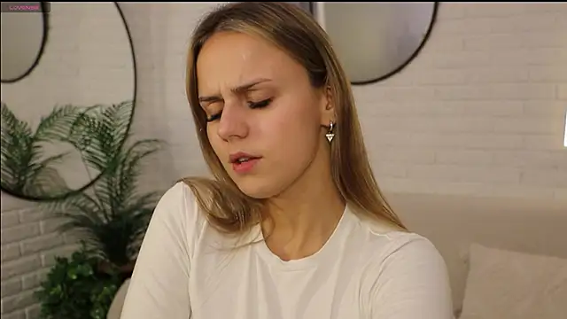 Wendy D0ll online show from May 23, 2026, 9:08 pm