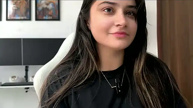 Snapshot of demieliss chatting on May 22, 2026, 8:42 am demieliss online show from May 22, 2026, 8:42 am