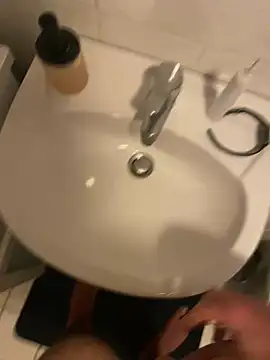 Snapshot of Banana_Boy chatting on December 19, 2024, 5:18 pm Banana Boy online show from December 19, 2024, 5:18 pm