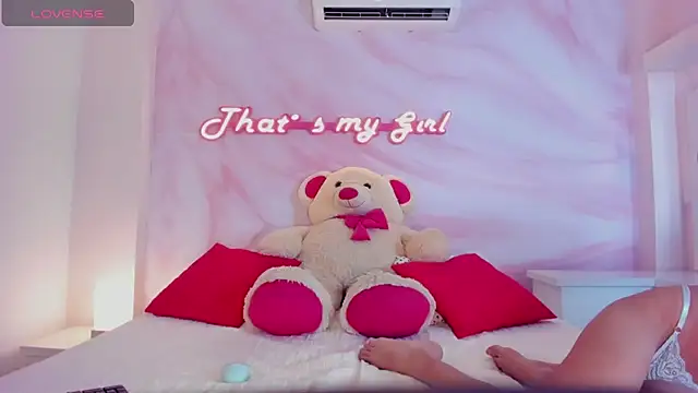 Snapshot of Aprillbrunette chatting on February 5, 2025, 2:19 am Aprillbrunette online show from February 5, 2025, 2:19 am