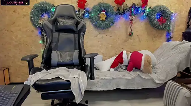 Snapshot of Biancastrongg chatting on December 17, 2024, 5:29 am Biancastrongg online show from December 17, 2024, 5:29 am