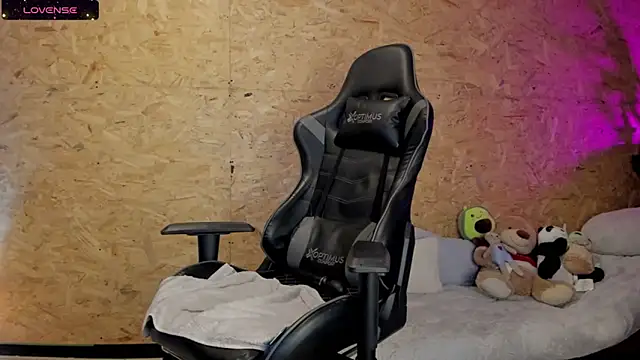 Snapshot of Biancastrongg chatting on February 22, 2025, 6:17 am Biancastrongg online show from February 22, 2025, 6:17 am