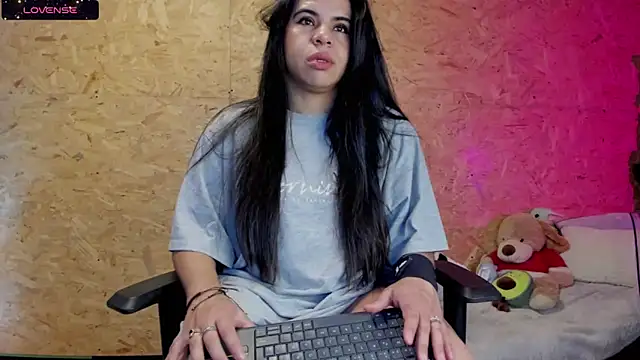 Snapshot of Biancastrongg chatting on March 22, 2025, 2:27 am Biancastrongg online show from March 22, 2025, 2:27 am