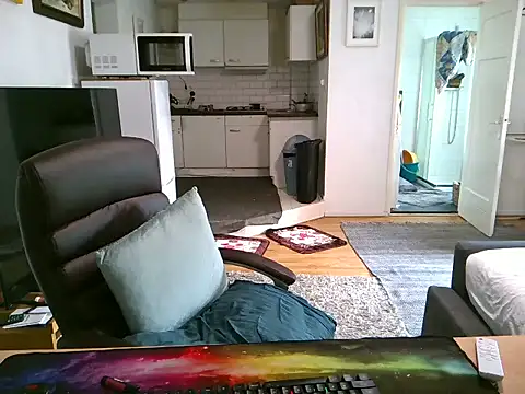 mihaimichael online show from September 9, 2025, 1:32 pm