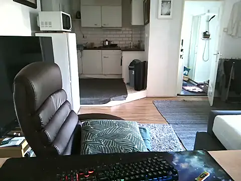 mihaimichael online show from September 12, 2025, 1:11 pm