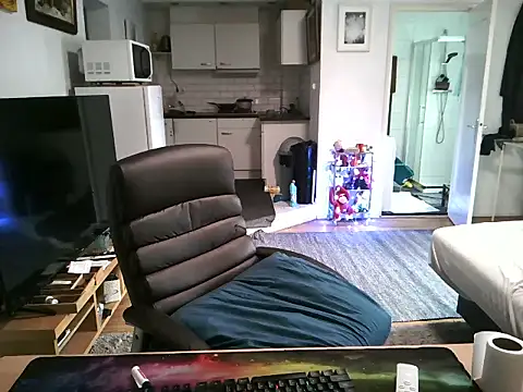 mihaimichael online show from October 8, 2025, 2:47 pm