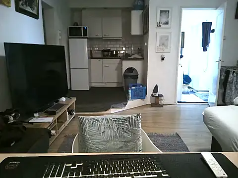 mihaimichael online show from April 3, 2026, 12:14 pm