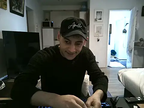 mihaimichael online show from April 6, 2026, 1:45 pm