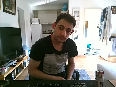 Snapshot of mihaimichael chatting on May 30, 2026, 8:00 am mihaimichael online show from May 30, 2026, 8:00 am