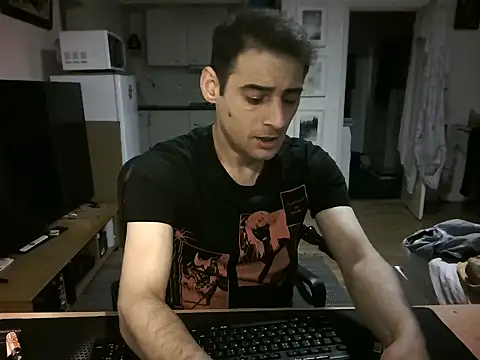 Snapshot of mihaimichael chatting on June 5, 2026, 11:32 pm mihaimichael online show from June 5, 2026, 11:32 pm