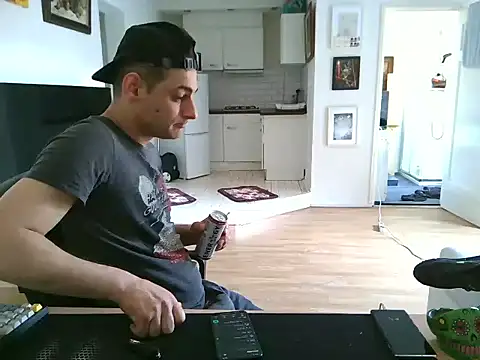 Snapshot of mihaimichael chatting on July 4, 2026, 10:10 am mihaimichael online show from July 4, 2026, 10:10 am