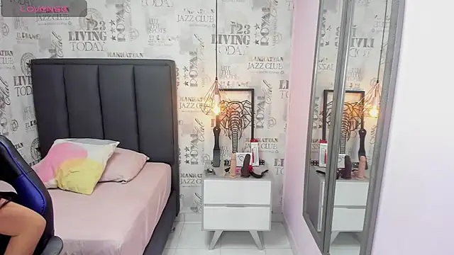 Snapshot of mileyerikson chatting on January 8, 2025, 12:26 pm mileyerikson online show from January 8, 2025, 12:26 pm