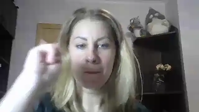 Snapshot of TherestlessKitty chatting on February 3, 2025, 5:07 am TherestlessKitty online show from February 3, 2025, 5:07 am