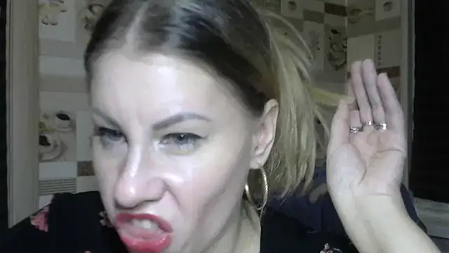 Snapshot of TherestlessKitty chatting on November 22, 2025, 10:20 pm TherestlessKitty online show from November 22, 2025, 10:20 pm