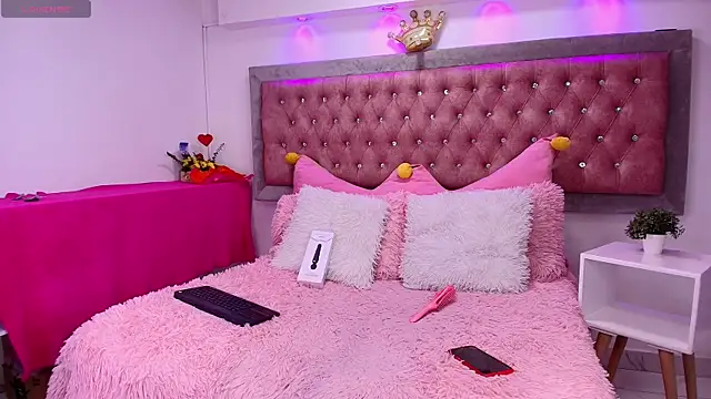 Snapshot of Tayzon_Foxxx chatting on March 17, 2025, 1:08 pm Tayzon Foxxx online show from March 17, 2025, 1:08 pm