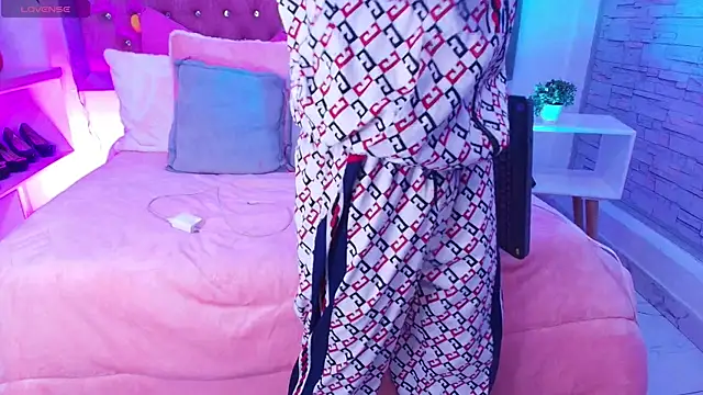 Snapshot of Tayzon_Foxxx chatting on September 29, 2025, 12:43 pm Tayzon Foxxx online show from September 29, 2025, 12:43 pm