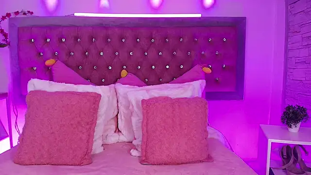 Snapshot of Tayzon_Foxxx chatting on October 1, 2025, 12:55 pm Tayzon Foxxx online show from October 1, 2025, 12:55 pm