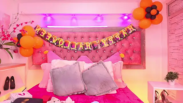 Snapshot of Tayzon_Foxxx chatting on October 9, 2025, 12:47 pm Tayzon Foxxx online show from October 9, 2025, 12:47 pm