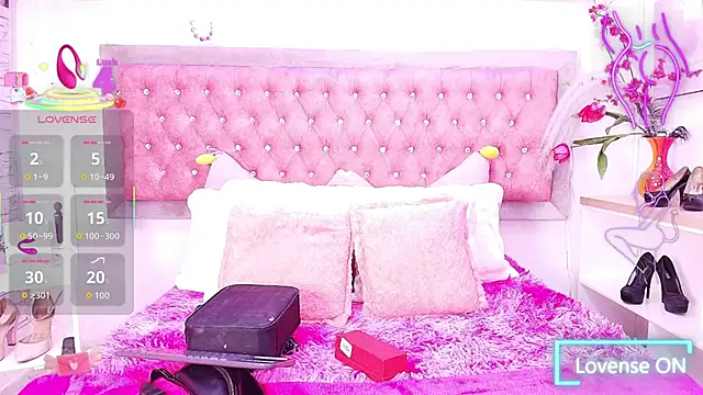 Snapshot of Tayzon_Foxxx chatting on October 14, 2025, 12:50 pm Tayzon Foxxx online show from October 14, 2025, 12:50 pm