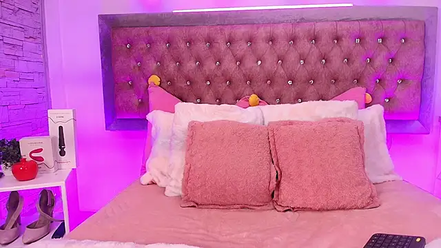 Snapshot of Tayzon_Foxxx chatting on November 4, 2025, 12:48 pm Tayzon Foxxx online show from November 4, 2025, 12:48 pm